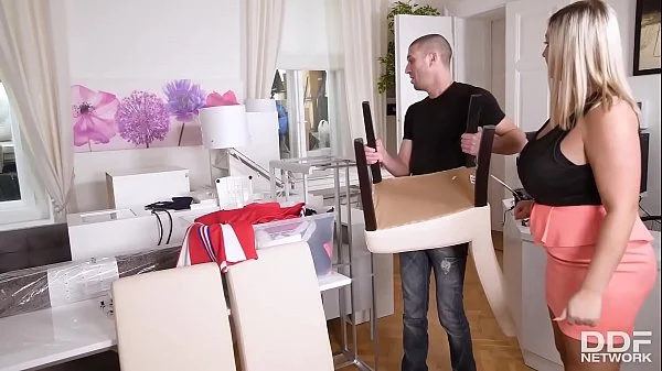 Stepbro Sends Stepsis  a Dick Pic She Immediately Starts to Blush and Came to His Bedroom - Myfamilysex